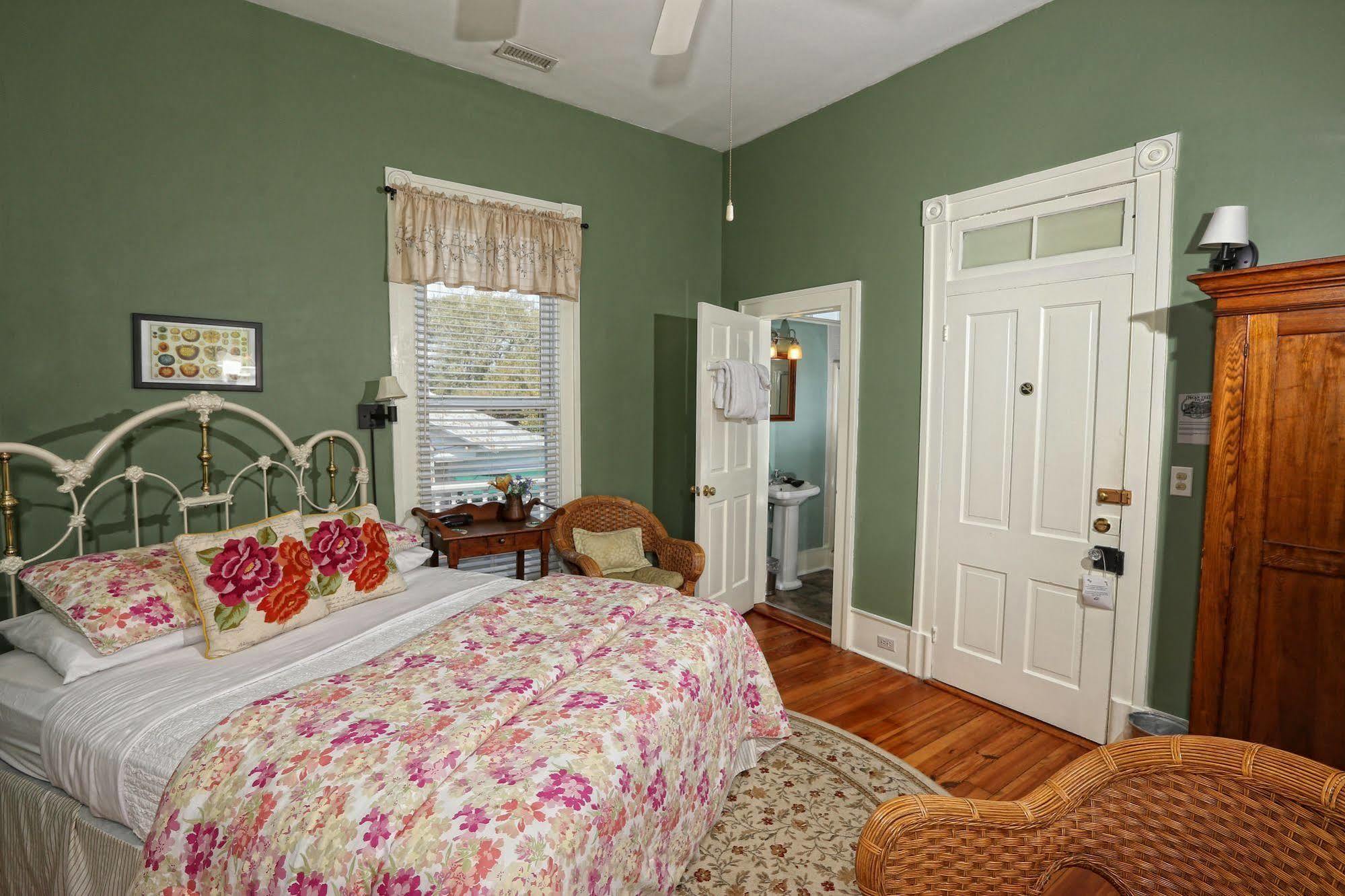 Pecan Tree Inn Beaufort エクステリア 写真